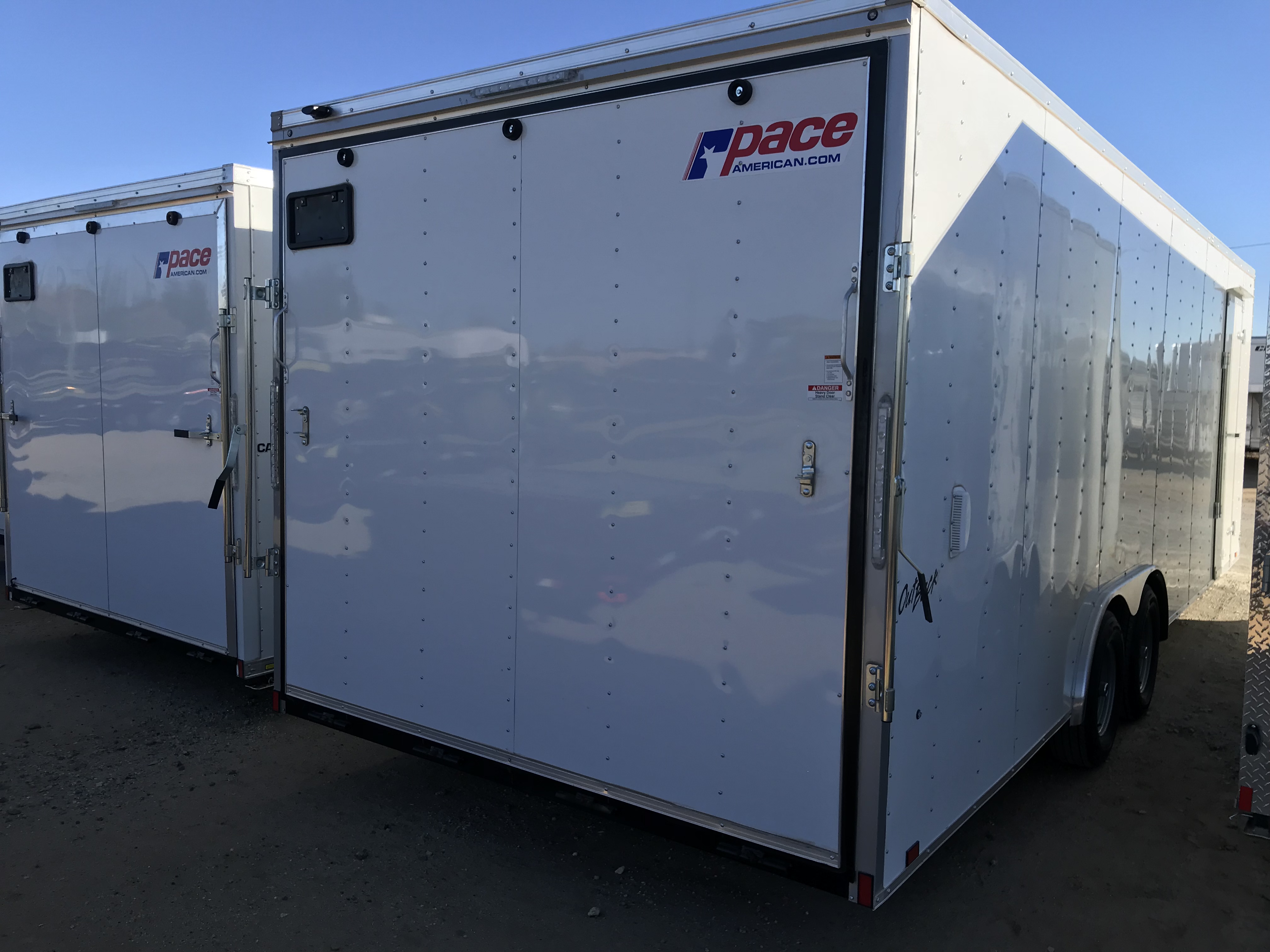 enclosed car hauling trailer for rent