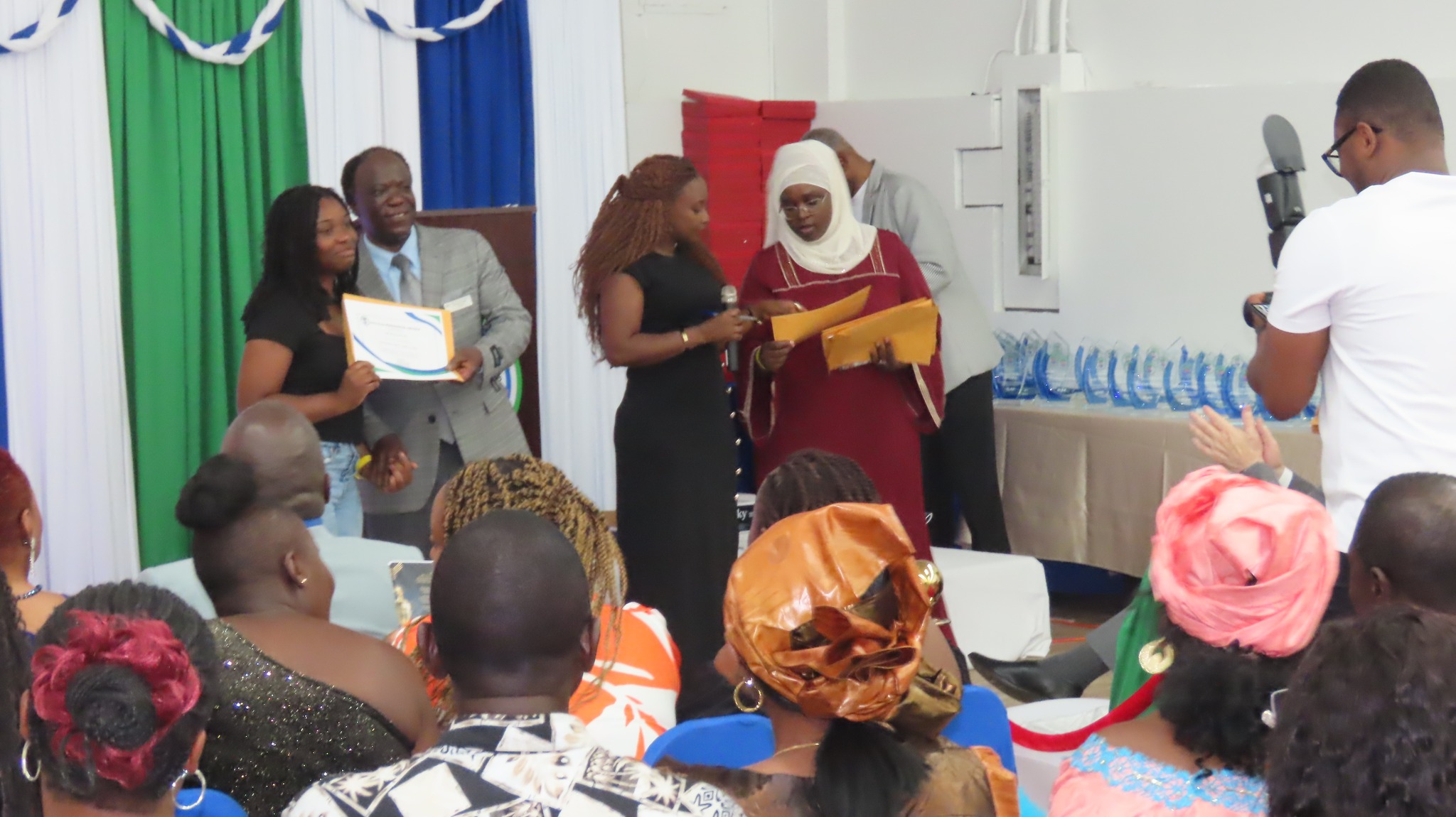 A young SLAA member receives her Award during the SLAA Presidential Awards ceremony